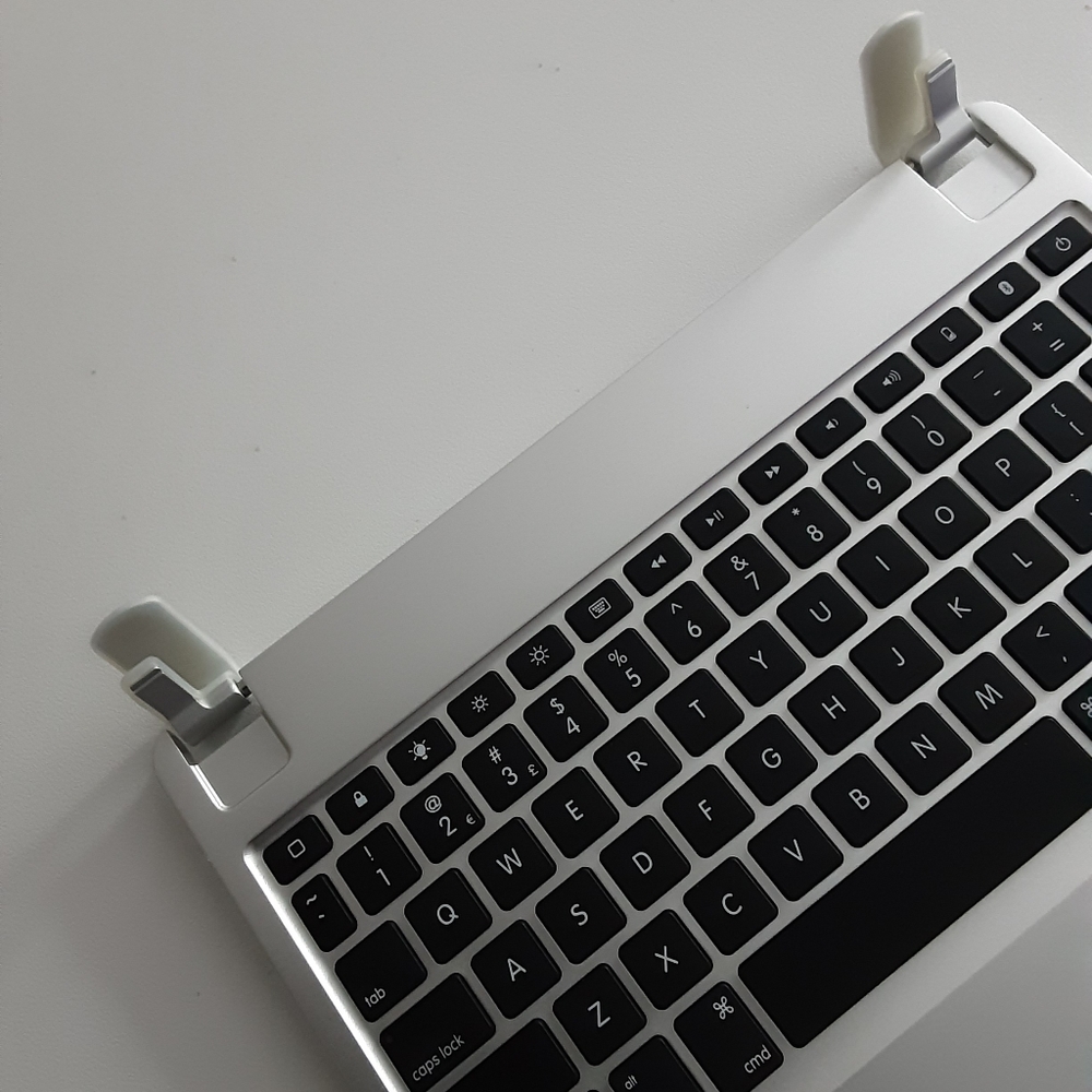 Brydge Wireless Keyboard - Picture 5 of 8